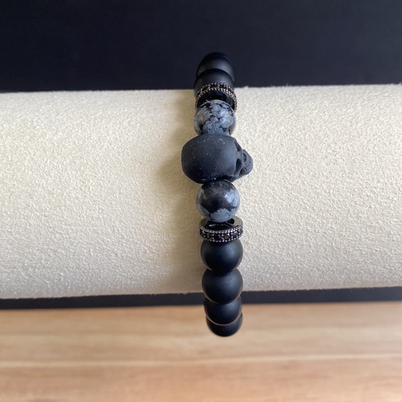 Matte Black Onyx and Snowflake Obsidian Skull Bead Bracelet - Picture 3 of 6